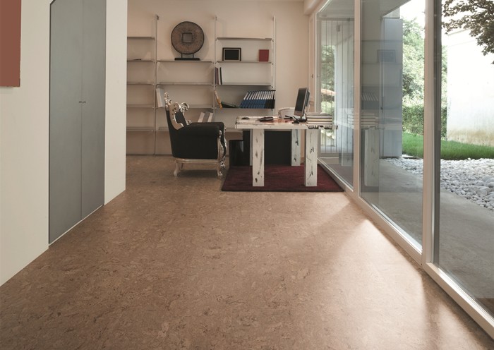 装修客厅用哪种地板?软木地板可以吗? 装修客厅的流行地板——软木地板