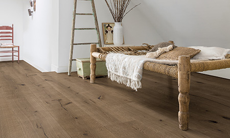 宅男视频下载进口地板:易清洁，快人一步！